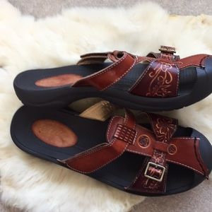 Size 9 Sandles Corkys Elite